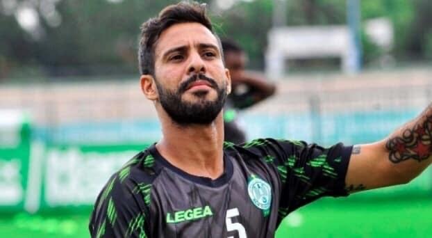 الإشادة بـ”مايسترو” الرجاء تجر لاعبا من تطوان إلى المجلس التأديبي