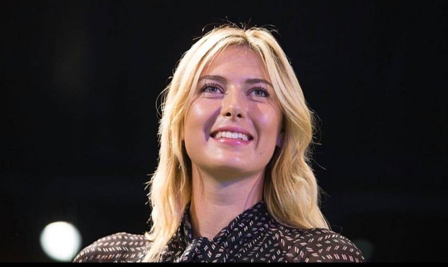 أنتظر رسائلكم لكسر الملل. نداء من نجمة التنس ماريا شارابوافا