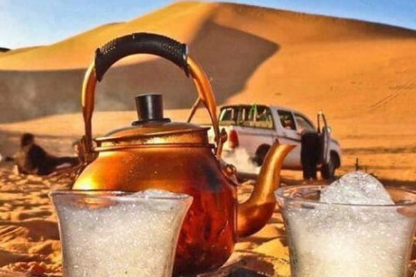 بعد الشاي. “الكندر” مشروب صحراوي يحلو معه السمر زمن كورونا