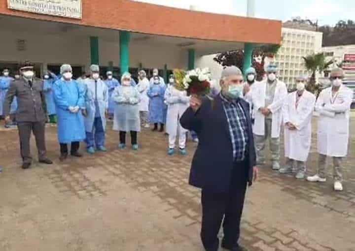 حالة الإصابة الأولى بكورونا بالناظور يتماثل للشفاء ويغادر المستشفى (صورة)