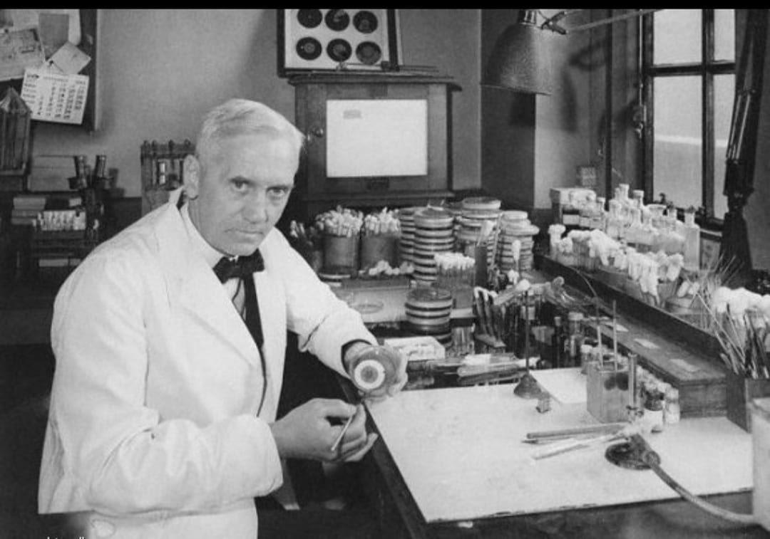 بعد “ألكسندر فليمنع” متخرع “البنسلين”. هل ينتظر العالم بطلا لكورونا؟