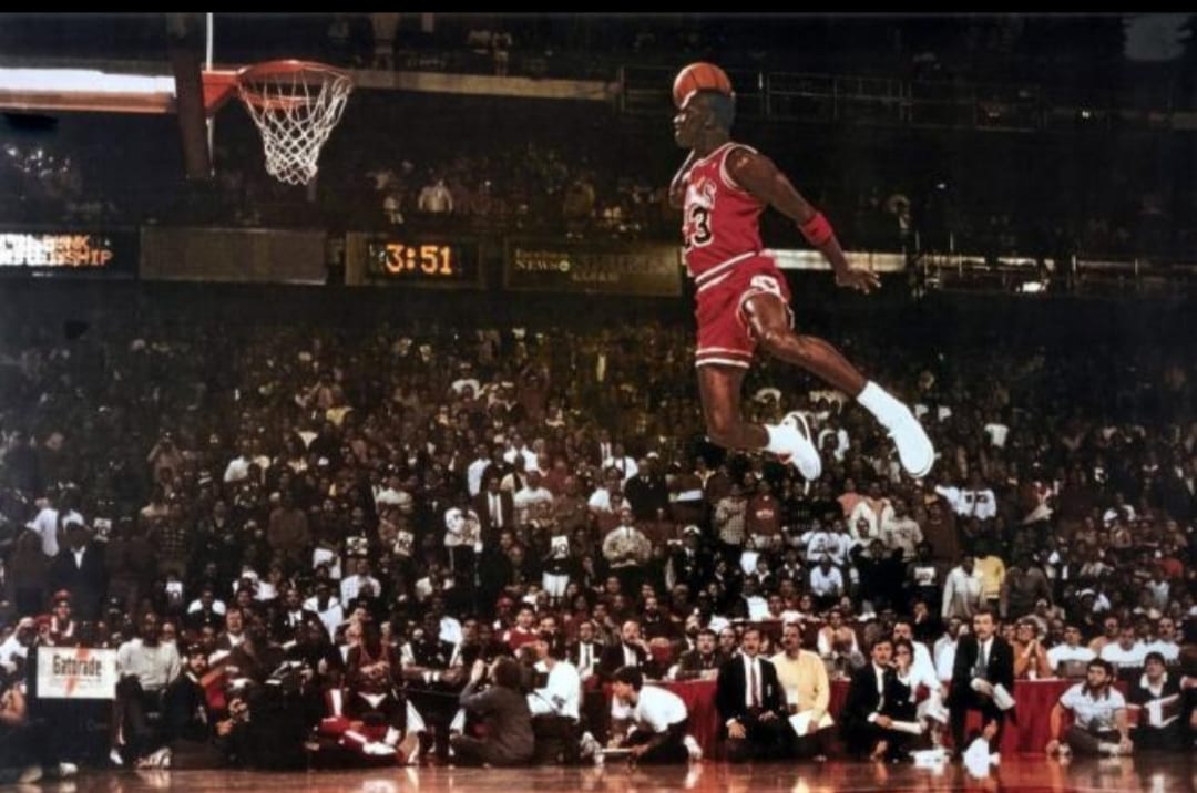 بسبب كورونا. الأمريكي مايكل جوردان يقترب من شراء ملعب”كامب نو” الإسباني