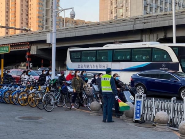 الحياة تعود للصين و فتح المترو وحركة المواصلات والفضاءات العامة