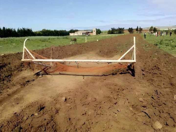 الدرك لتحرير ملعب حوله فلاح لحقل زراعي خلال الحجر الصحي بجماعة الوزير الغراس (صور)