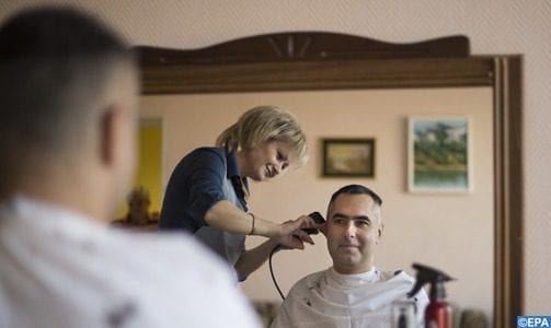 غياب الحلاّق في زمن الحجر الصحي: “الزيرو أو الهيبي” خياران لا ثالث لهما