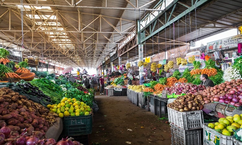 في رمضان. تموين الأسواق بكل المواد الأساسية والغذائية بشكل جيد ووافر