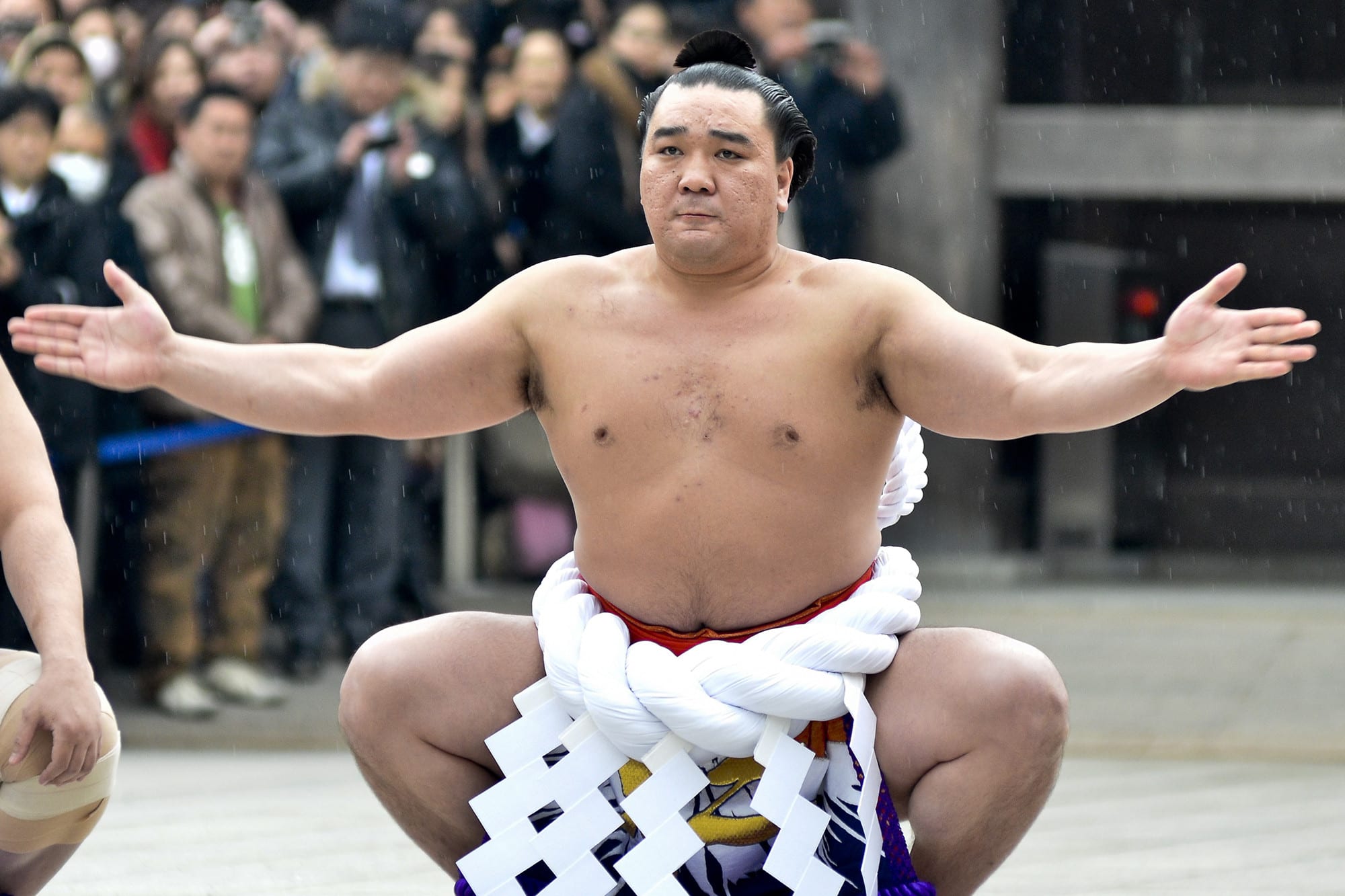 أول مصارع سومو ضحية لفيروس كورونا باليابان