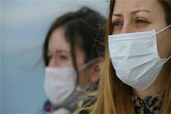 “بثور الكمامة”. كيف تتجنب الوجه الضار للكمامات؟