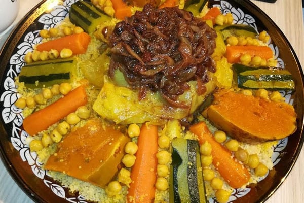 في ليلة القدر. فدرالية مموني الحفلات تقدم وجبة كسكس تضامنية على الصعيد الوطني