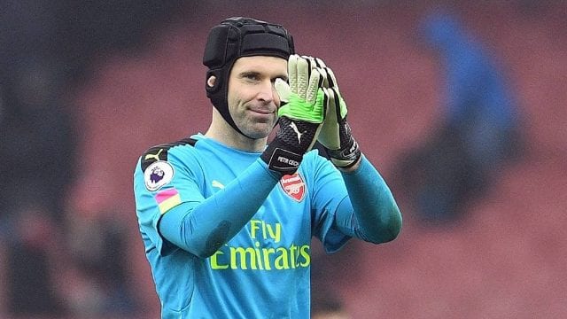 الحارس العملاق بيتر تشيك.  يكشف عن أخطر لاعب واجهه خلال مسيرته الكروية