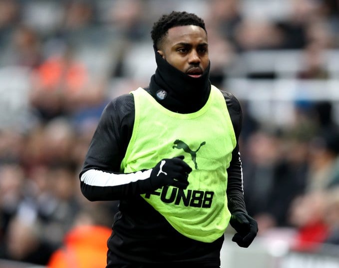 اللعب داني روز. اللاعبين يعاملون كـ”فئران تجارب” في الدوري الإنجليزي