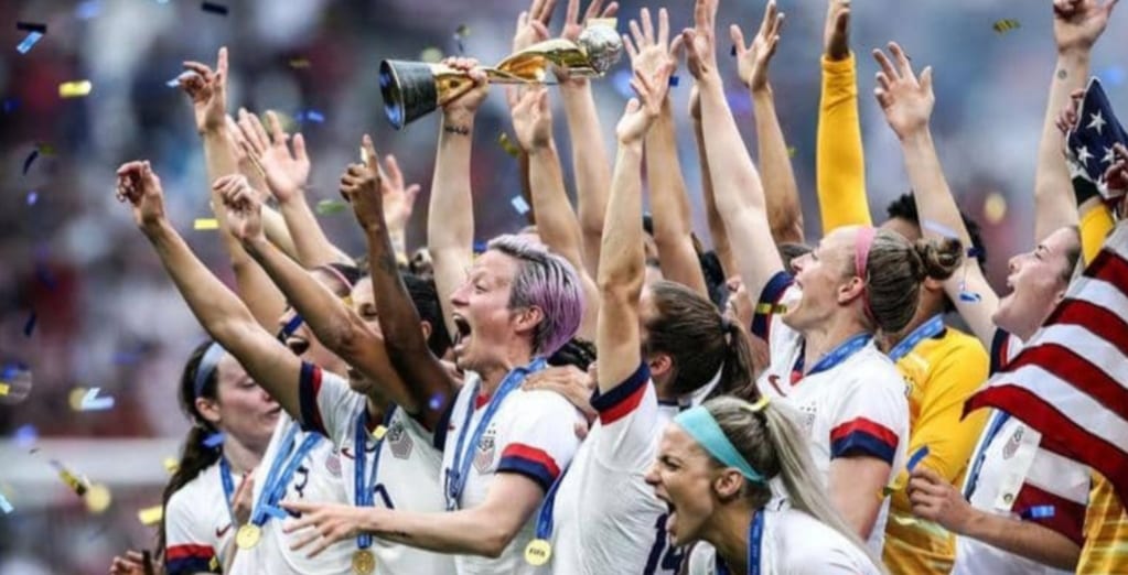 منتخب سيدات أميركا يطلب المساواة في الأجور