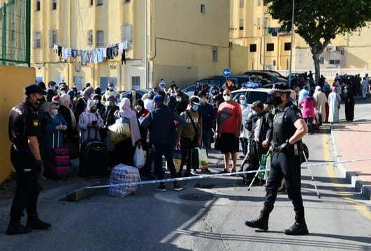 حقوقي مغربي عالق بإسبانيا يتّهم الحكومة بإنتهاك حق المغاربة في العودة إلى وطنهم