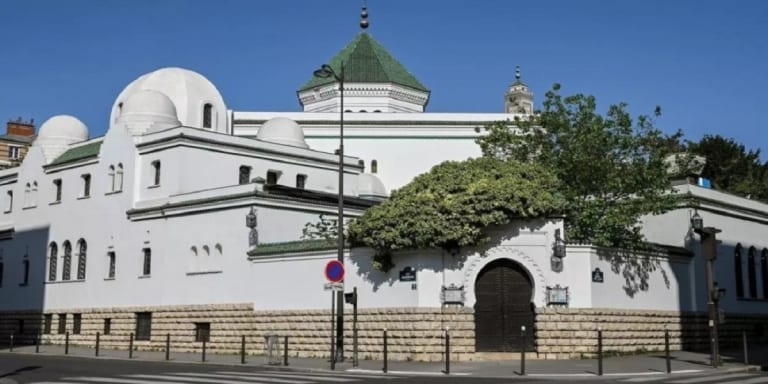 فرنسا. تحث المساجد بعدم فتح أبوابها للاحتفالات الدينية قبل هذا التاريخ