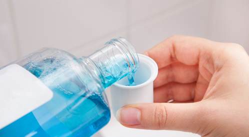 هل يوقف “غسول الفم”عمل فيروس كورونا؟