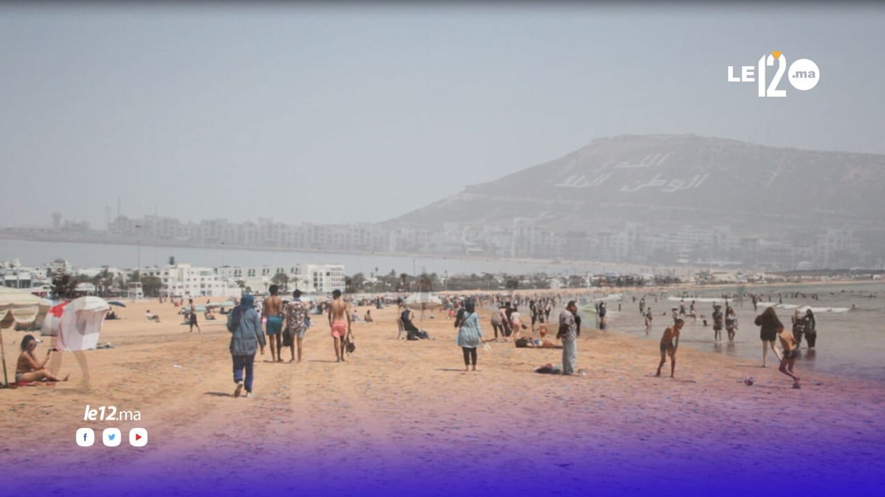 بالفيديو.. شاطئ أكادير يستقبل الزوار بعد رفع الحجر الصّحي