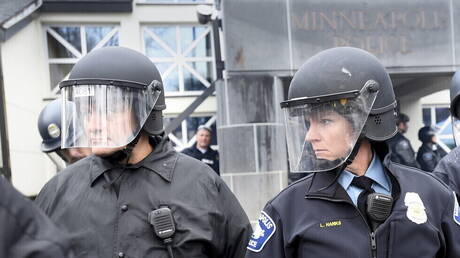 واشنطن تعلن حظر التجول. وقوات الحرس الوطني تستعد للنزول إلى الشوارع