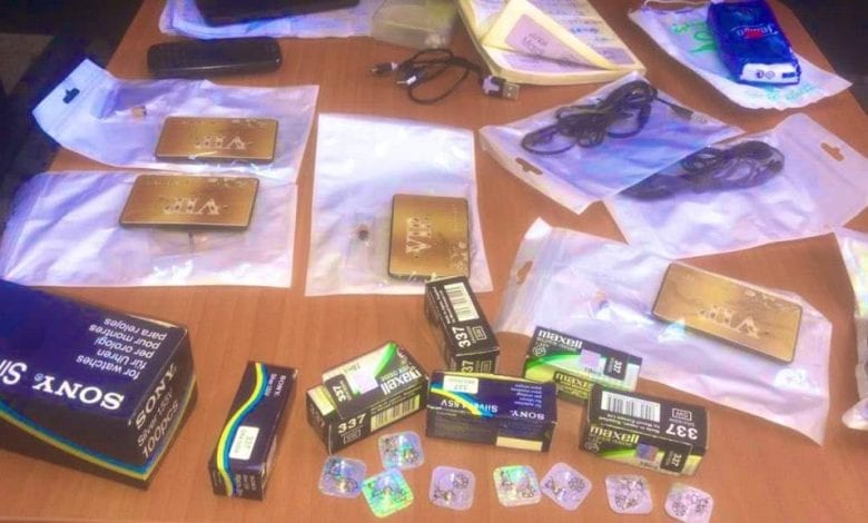 طنجة. إيقاف شخص يروج معدات إلكترونية تستعمل للغش في الامتحانات