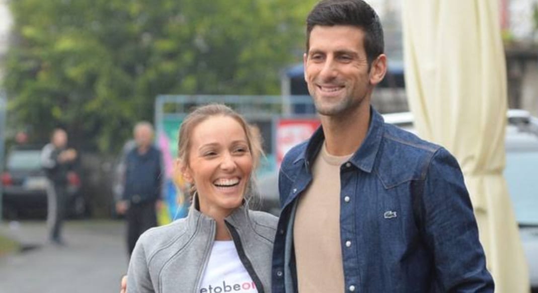 تنس. ديوكوفيتش يعتذر عن تسببه في انتشار فيروس كورونا بين لاعبي التنس