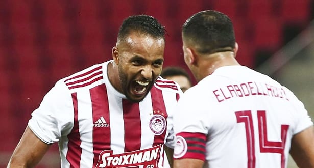 العربي. يهدي أولمبياكوس اللقب ويقترب من الهداف التاريخي لنادي