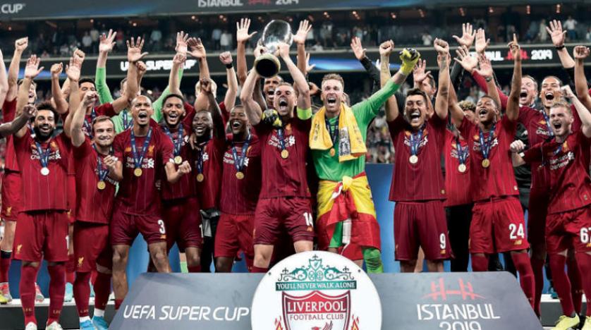 ليفربول يتسلم كأس الدوري الإنجليزي
