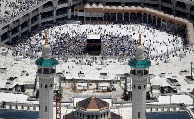 جائحة كورونا تؤجل رحلة 34 ألف حاج مغربي إلى البيت العتيق