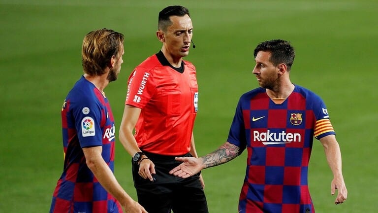 خسارة مريرة لبرشلونة في ليلة تجريده من لقب “الليغا”