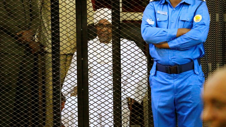 تأجيل محاكمة البشير في قضية انقلاب 1989 إلى الشهر المقبل