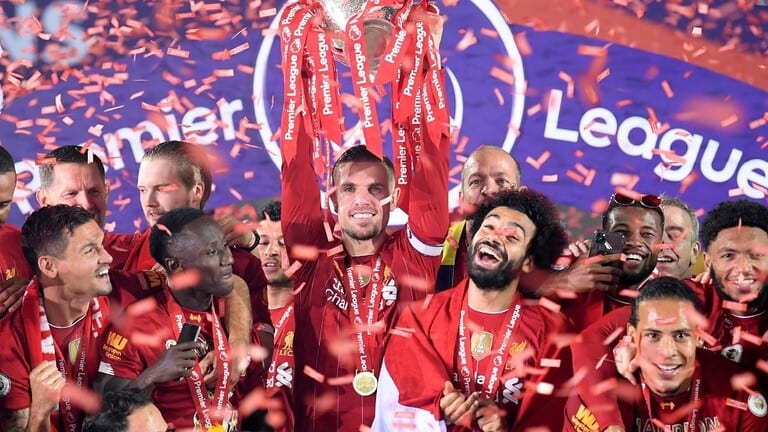 رسميا. نجم ليفربول يتوج بجائزة أفضل لاعب في الدوري الإنجليزي