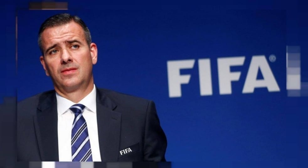 الاتحاد الدولي لكرة القدم يوقف أمينه العام