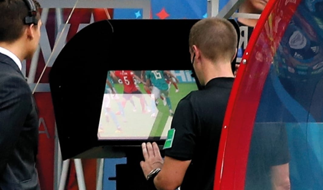 “فيفا” يتولى مسؤولية تشغيل تقنية التحكيم “فار” على مستوى العالم
