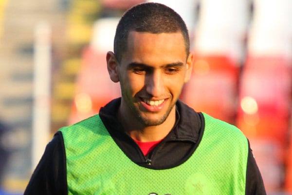 “الكاف” تقرر رفع عقوبة إيقاف لاعب الرجاء البيضاوي إلياس حداد