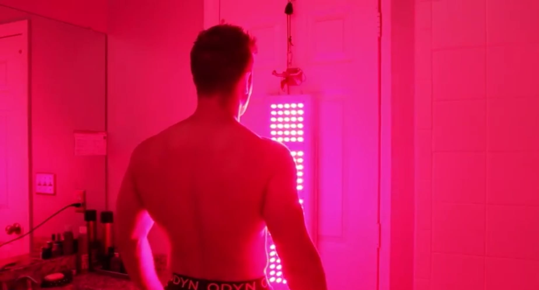 الضوء الأحمر يساعد كبار السن في إصلاح شبكية العين