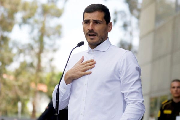 حارس المرمى الإسباني المخضرم إيكر كاسياس يعتزل كرة القدم عن 39 سنة