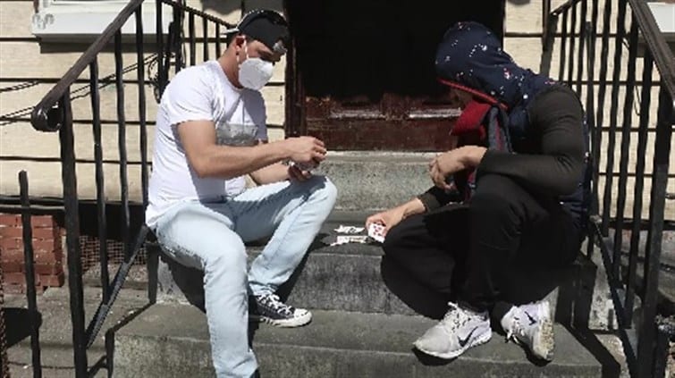 كورونا والاكتئاب. ماذا فعل الفيروس بالناس؟