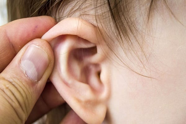 دراسة. فيروس “كورونا” يمكن أن يختبئ في الأذن الوسطى ويهدد حياة الأطباء