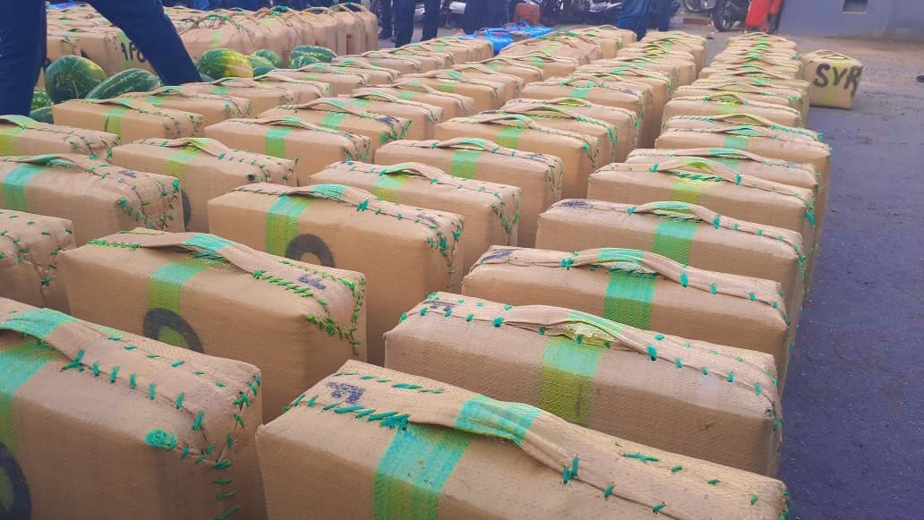 أكادير. إيقاف شخصين بحوزتهما أكثر من طن ونصف ديال “الحشيش”