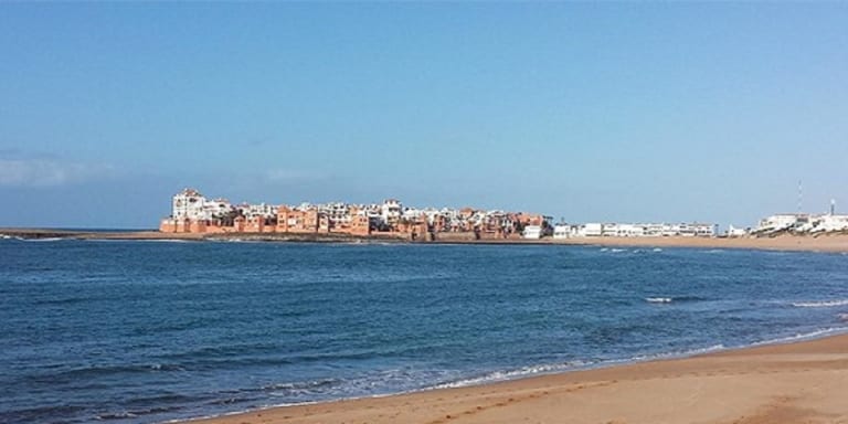 رفع شارة “اللواء الأزرق” بشاطئ بوزنيقة للسنة الـ14 على التوالي