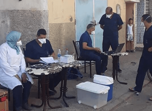 القنيطرة.. إكتشاف بؤرة وبائية لكوفيد19 يعجّل بإغلاق درب بحي أفكا (صور)