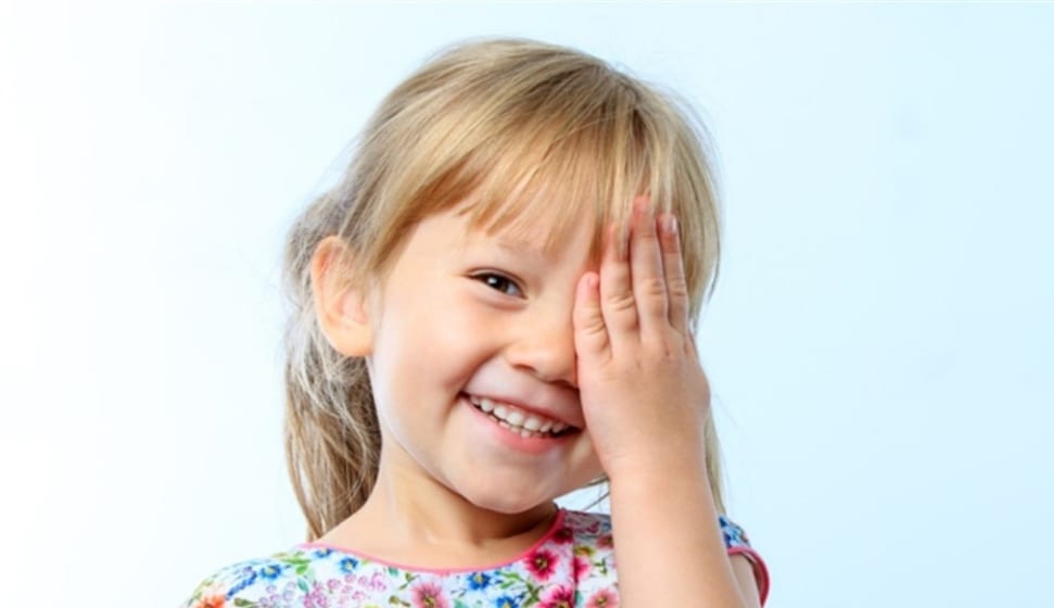 منها البيض. أطعمة تحافظ على صحة عيون الأطفال