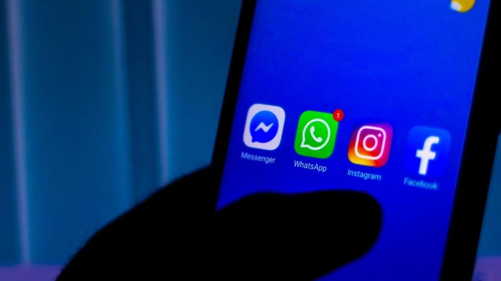 “فايسبوك”.  تبدأ بدمج التراسل بين “إنستغرام” و “ماسينجر”