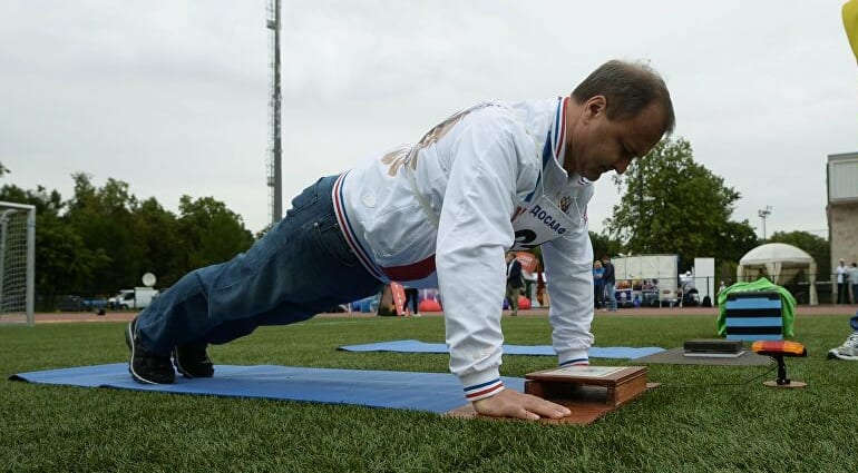 منها الصداع والتعب. ماذا يحدث للجسم إذا مارسنا الرياضة كل يوم