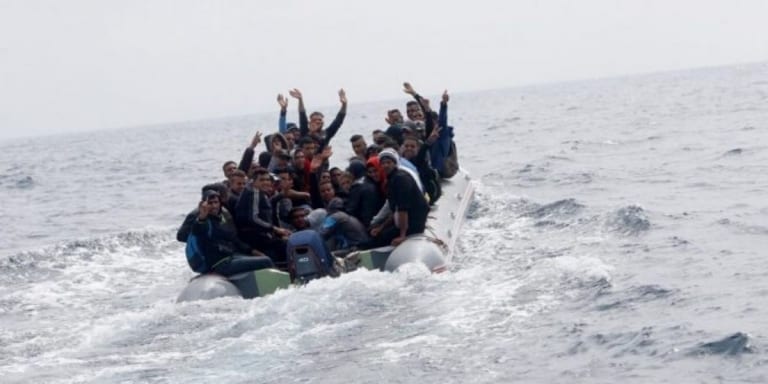 الهجرة السرية والإتجار بالبشر وراء إيقاف شخصين بوجدور