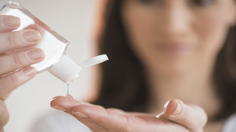 ها كيفاش نختاروا معقم اليدين