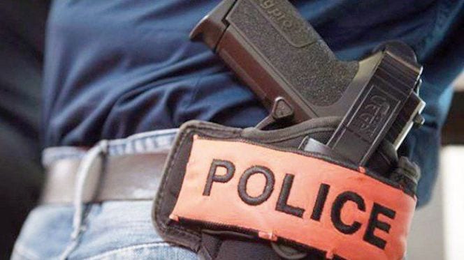 طنجة. عميد شرطة يشهر سلاحه الوظيفي لإيقاف ثلاثة أشقاء هددوا الأمن بأسلحة بيضاء