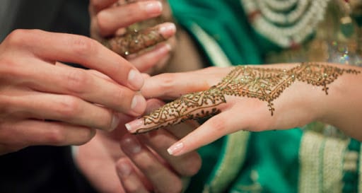 بني ملال. مداهمة حفل زفاف سري واعتقال العروسين و”النكافة” وصاحبة القاعة