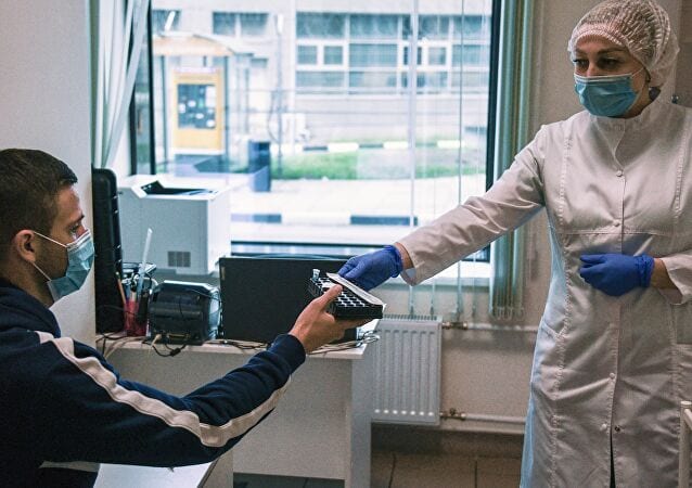 عالم فيروسات. “كورونا” و”الإنسان” سيعتادان على بعضهما البعض تدريجيا