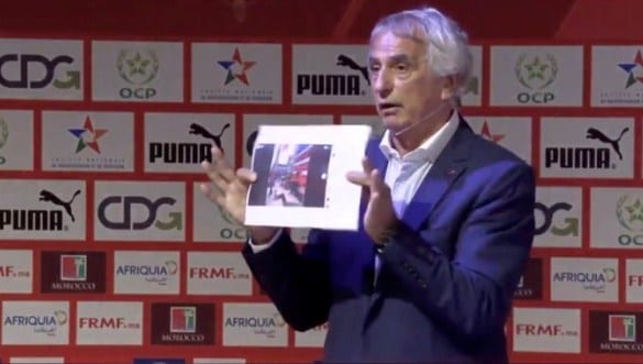 مثير.. خاليلوزيتش يفاجئ الحاضرين في الندوة الصحفية بإشهار تدوينة لبعد الرزاق حمدالله