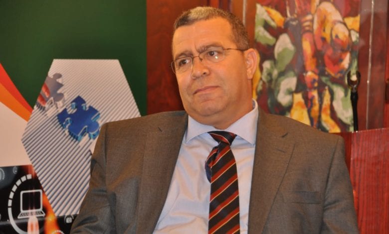 حسن بلعربي.. مهندس كيمياء دلف لعالم الأدب من “بيوت الطين”