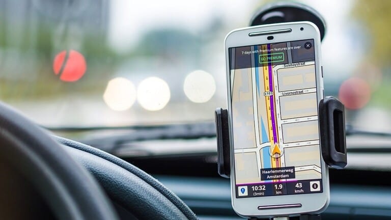 ها علاش. الخبراء يحذرون من استخدام ميزة تتبع الموقع الجغرافي في الهاتف